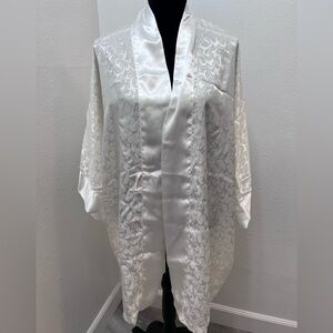 Victoria’s Secret Gold Label Vintage Cream Satin Short Robe Kimono Jacquard